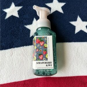 Bath & Body Works Strawberry Kiwi Foaming Hand Soap